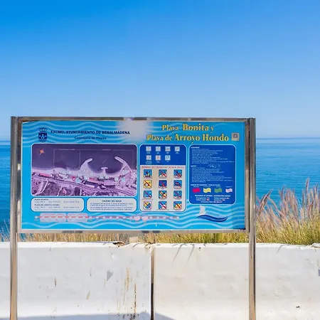 Cubo's Poseidon 2 & Pool Maison d'hôtes